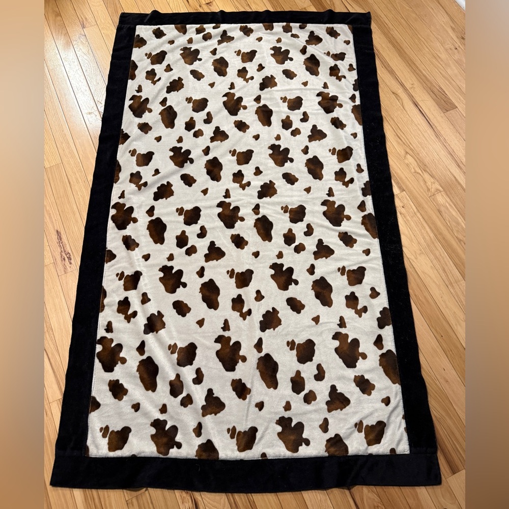 Velvety Cow Print Blanket with Black Border Vintage - Picture 1 of 5